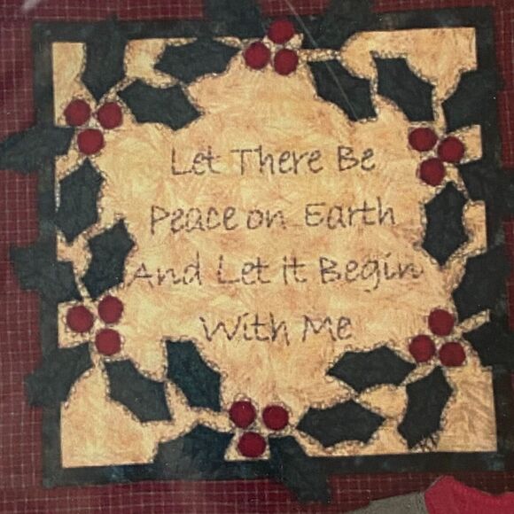 Bright Ideas Design 220 Pattern Holly Leaves Quilt Shirt Patchwork Unique Novel - Picture 1 of 6